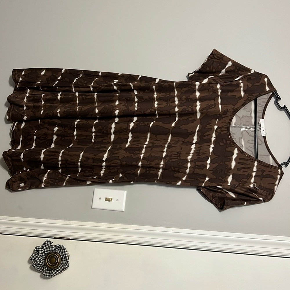 Simple brown dress never worn, super soft!!